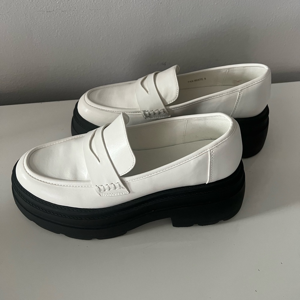 Azalea  wang White with Black Soles Platform Loafers Women’s size 9